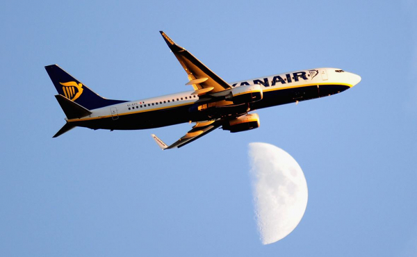 
                    Маск спросил Ryanair о его цене и запустил опрос о покупке
                