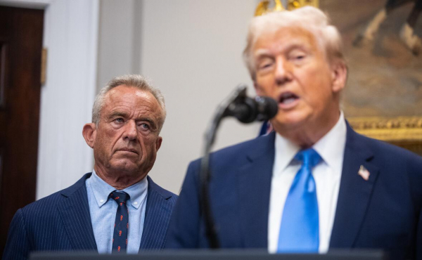 
                    Врачи увидели в совете Трампа риск для беременных
                