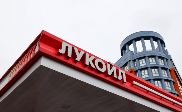 
                    Компания из Абу-Даби заинтересовалась покупкой активов ЛУКОЙЛа
                