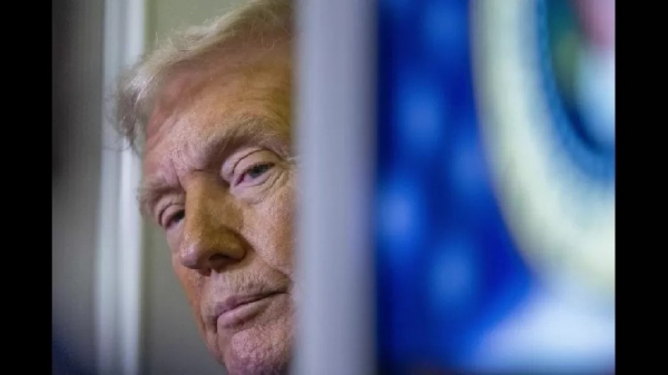ПОСЛЕДНИЕ НОВОСТИ: Дональд Трамп вычеркнул из списка наиболее перспективных кандидатов на пост председателя ФРС: &laquo;Он останется на своем месте!&raquo;