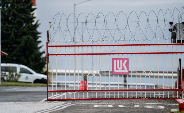 
                    Reuters узнал о схеме компенсации инвесторам США за счет активов ЛУКОЙЛа
                