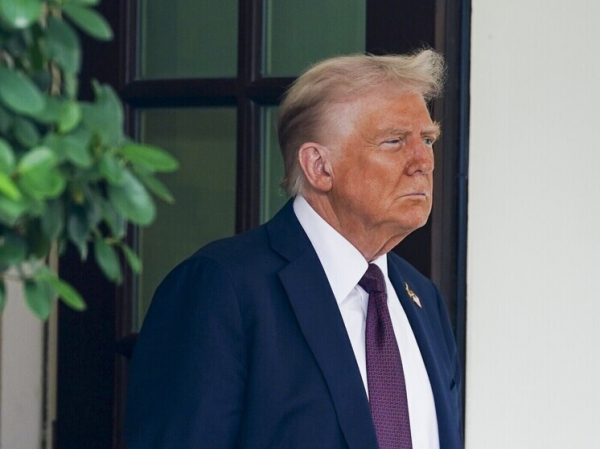 Карлсон прибыл в Белый дом для встречи с Трампом