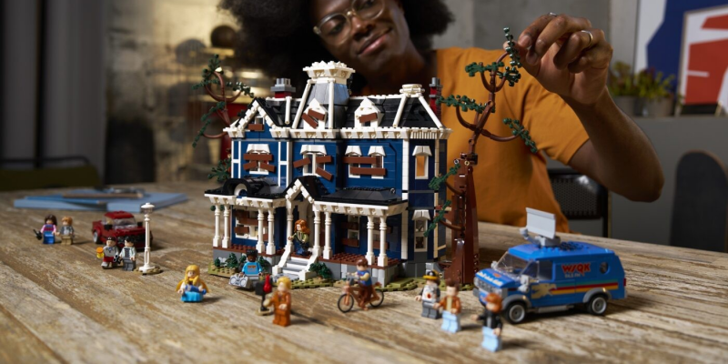 Netflix и Lego представили уникальный набор-трансформер по &laquo;Очень странным делам&raquo;