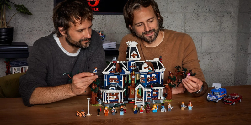 Netflix и Lego представили уникальный набор-трансформер по &laquo;Очень странным делам&raquo;