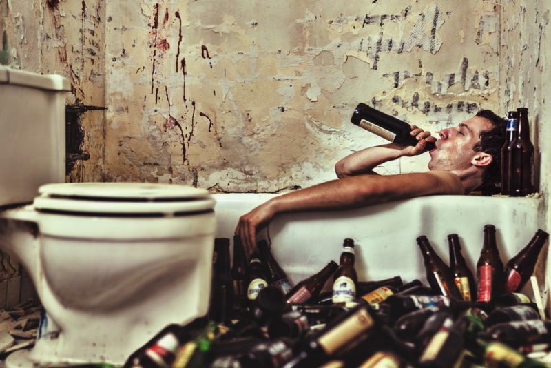 Как вывести человека из алкогольного запоя в домашних условиях