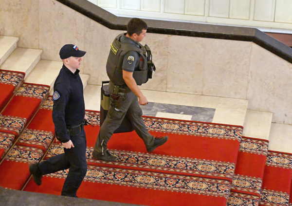 Инкассация в одни руки
Инкассация в одни руки