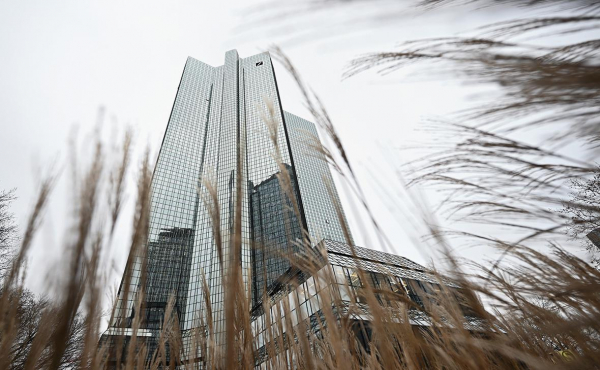
                    Прокуратура опровергла связь Абрамовича с обысками в Deutsche Bank
                